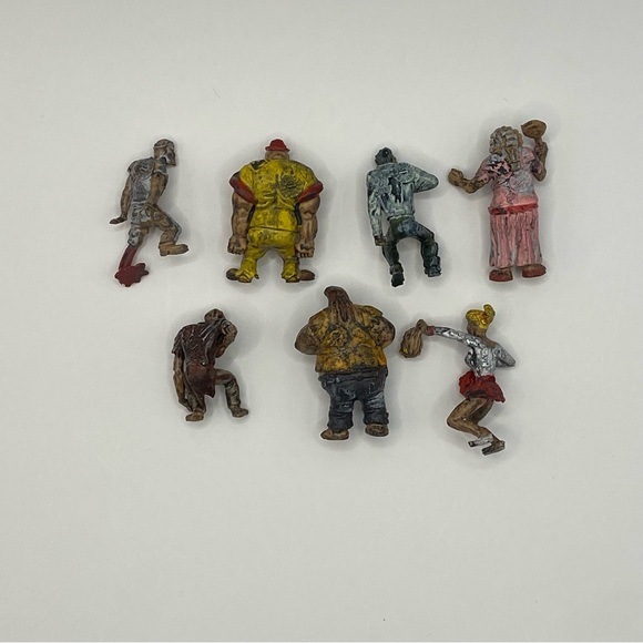 Set of 7 Miniature Zombie Figures - Picture 2 of 11